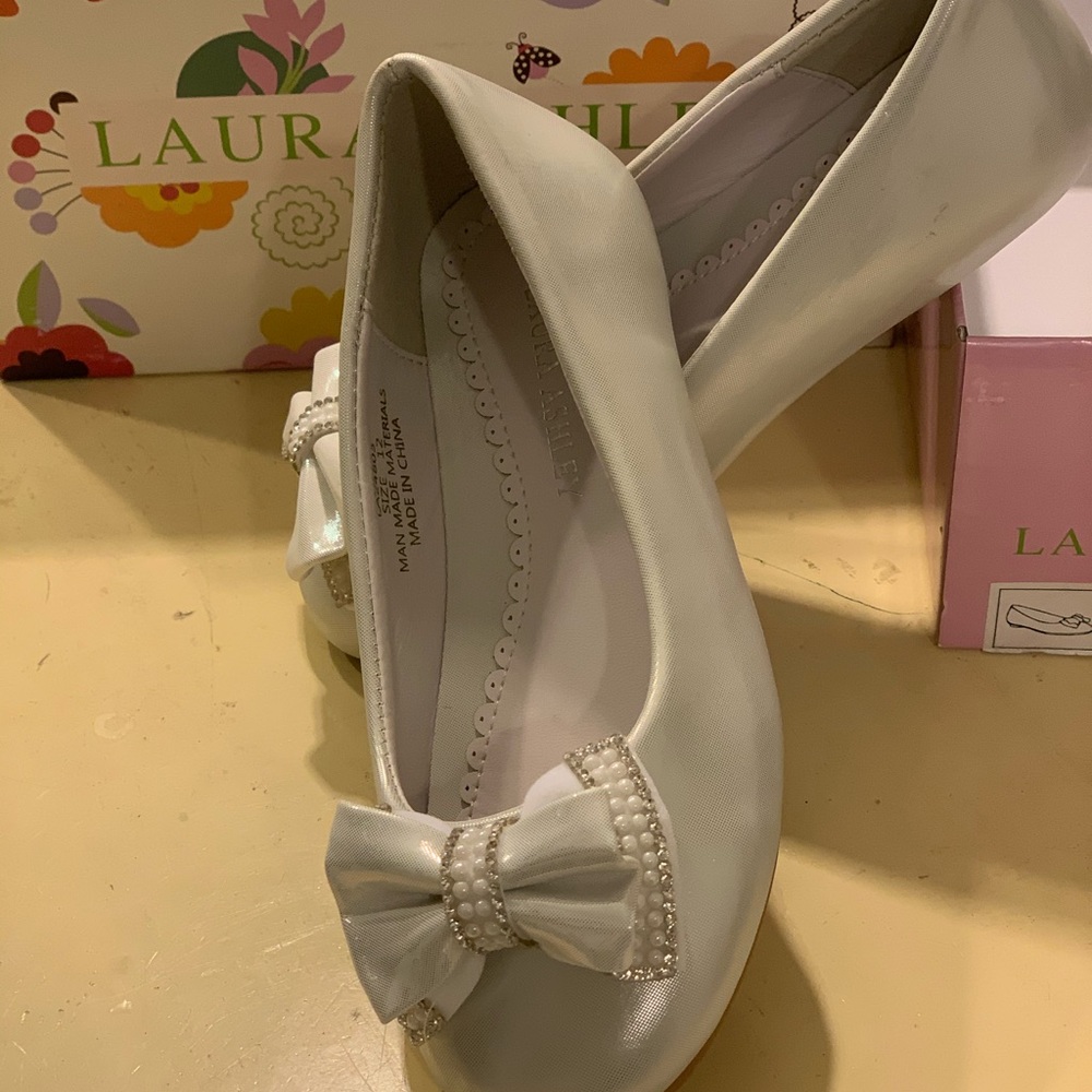 Laura Ashley girls Dress shoes 12
